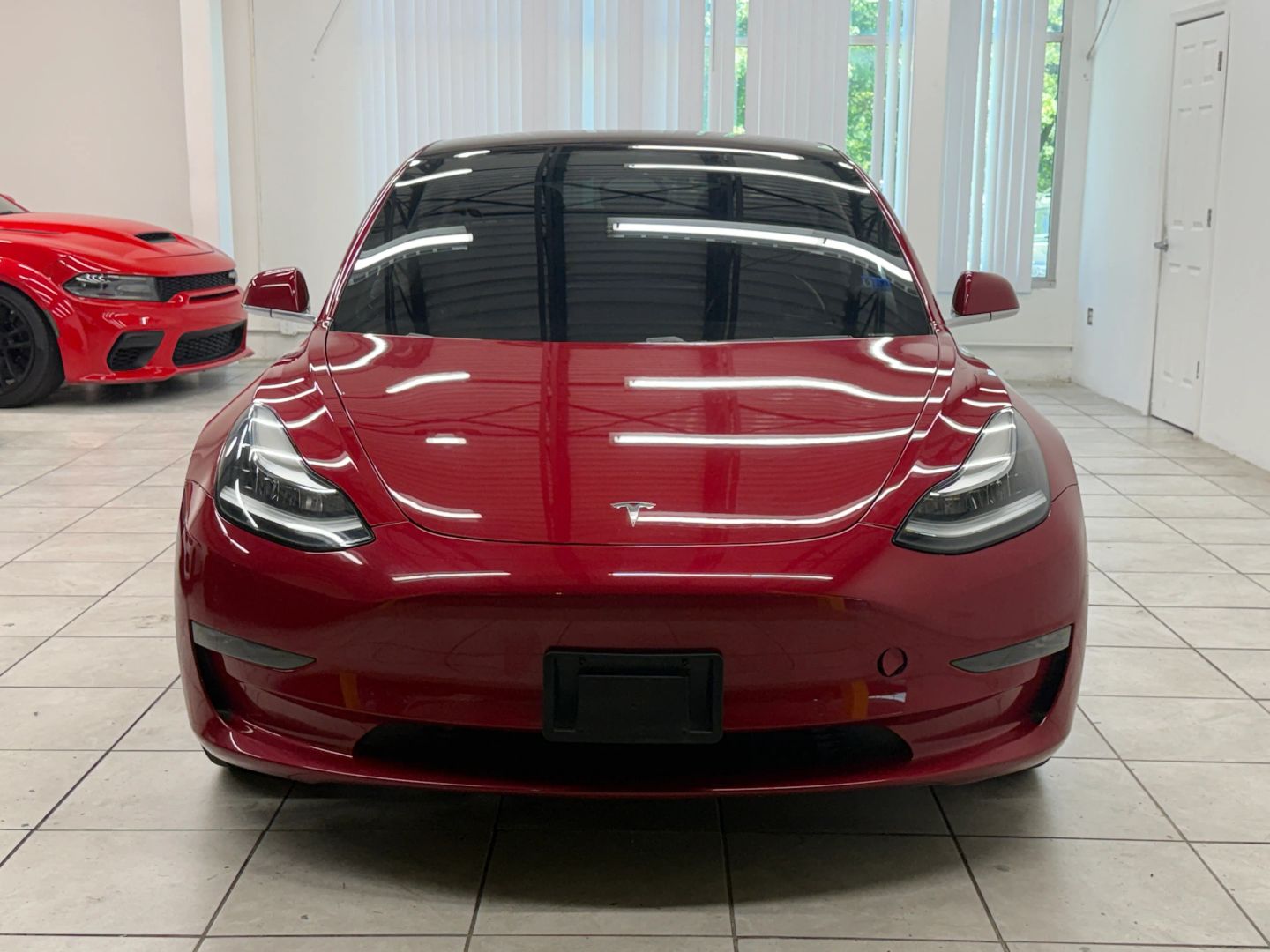 tesla model 3 2018 5YJ3E1EBXJF065570 image tesla model 3 2018 5YJ3E1EBXJF065570 image